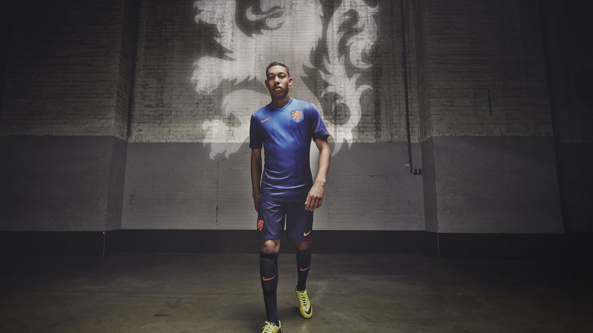 天才新星上演帽子戏法,助球队逆转夺冠